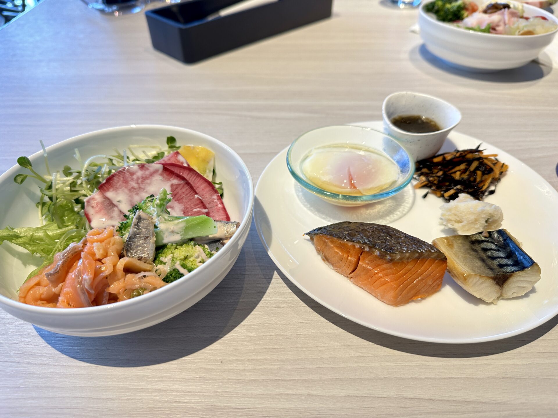 ヒルトン横浜 朝食 食べたサラダと焼魚