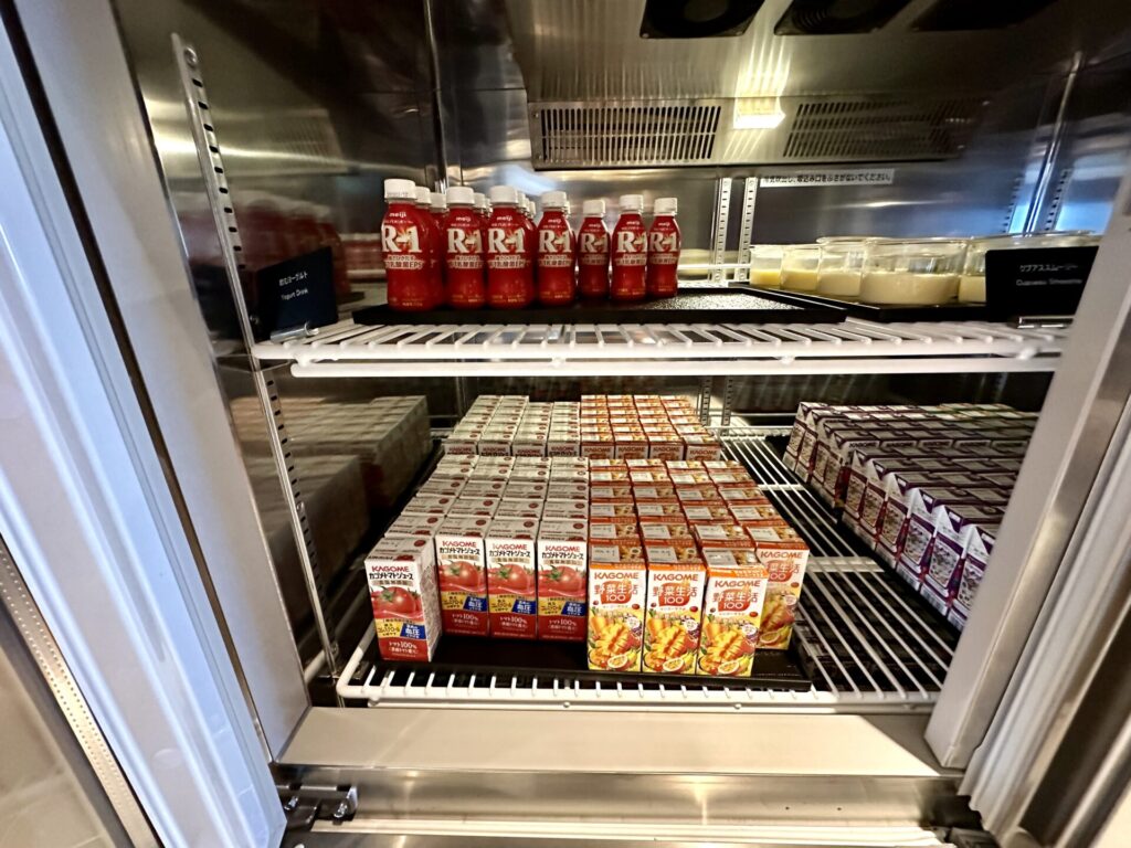 ヒルトン横浜 エグゼクティブラウンジ 朝食 R1と野菜ジュース