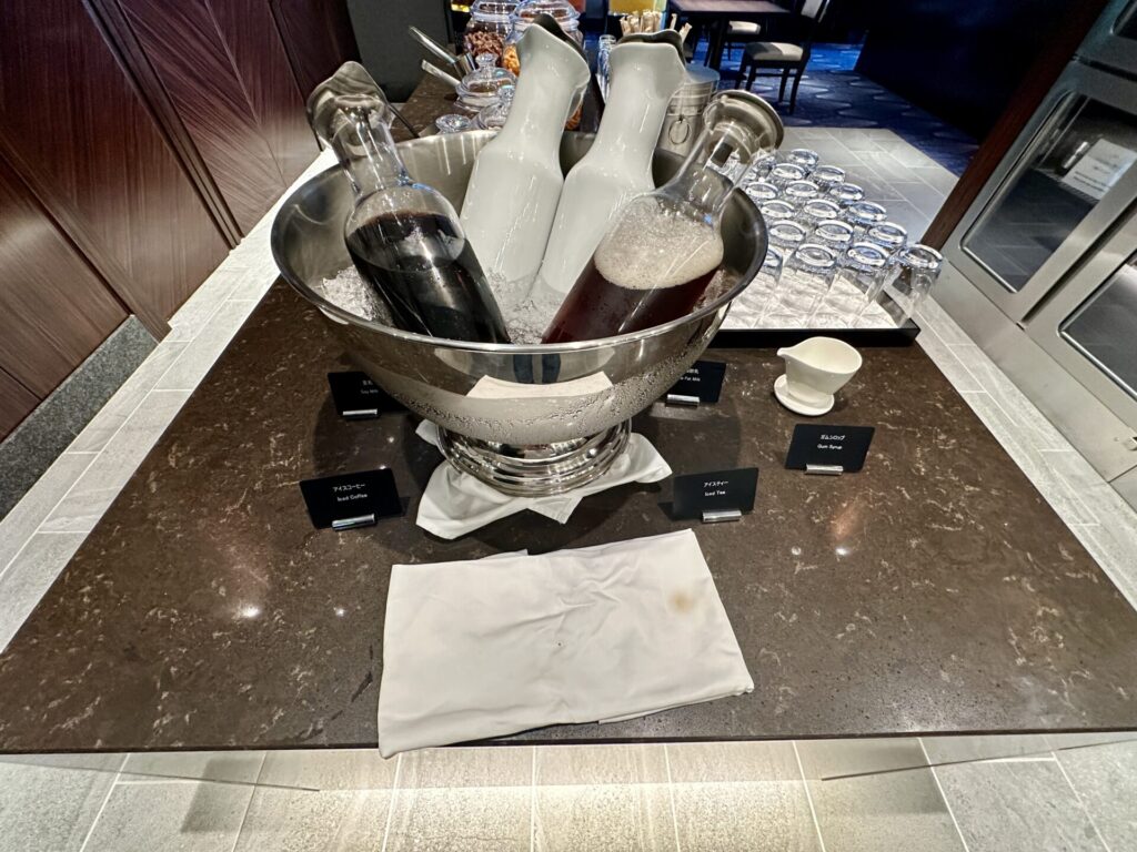 ヒルトン横浜 エグゼクティブラウンジ ティータイム アイスコーヒー