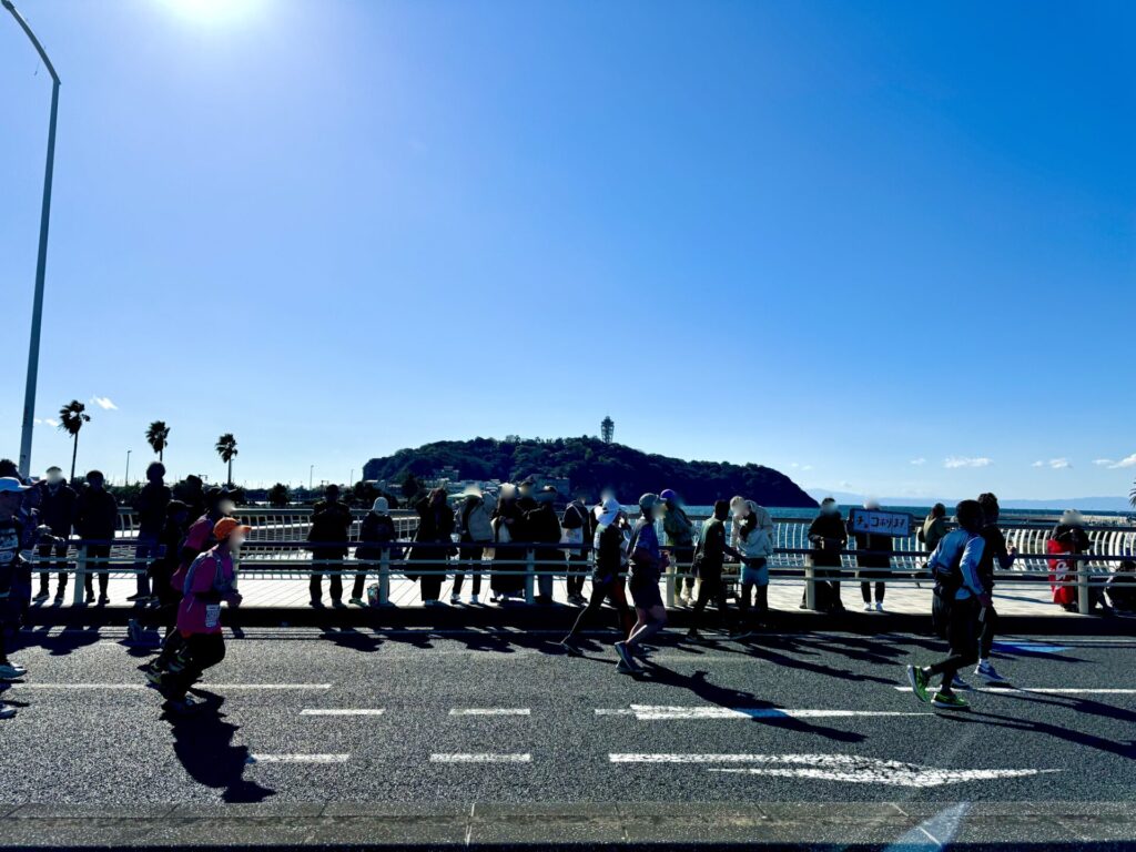 湘南国際マラソン 江ノ島通過