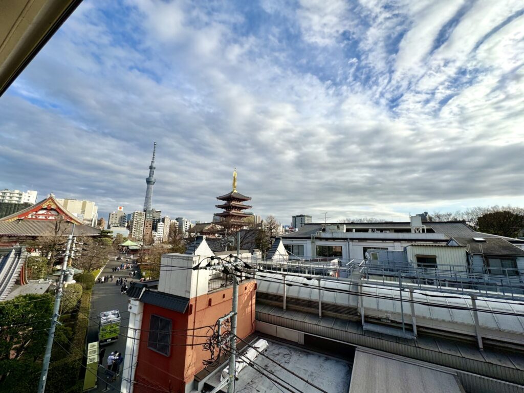 御宿野乃浅草別邸 客室眺望 浅草寺とスカイツリー デラックストリプルルーム