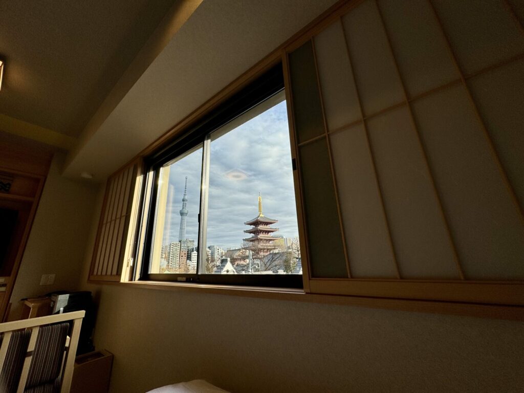 御宿野乃浅草別邸 客室眺望 浅草寺とスカイツリー デラックストリプルルーム