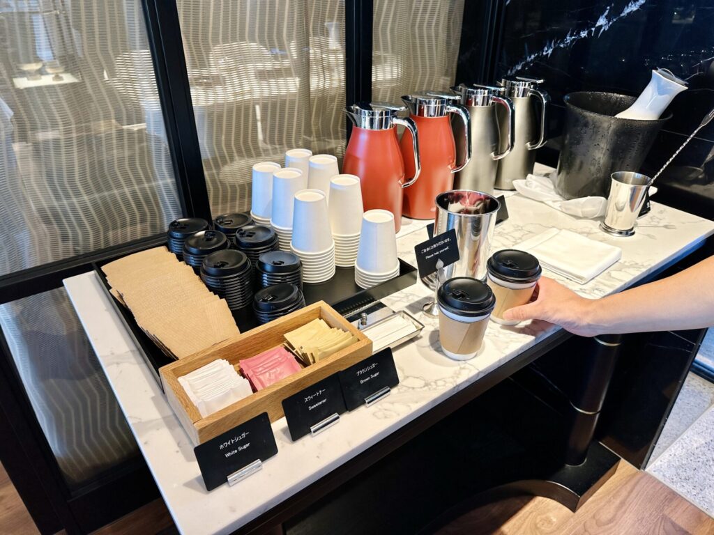 ヒルトン横浜 朝食ブログレビュー テイクアウト用ドリンクコーナー