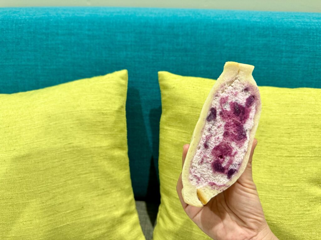 下地島空港で購入した「紅芋サンド」