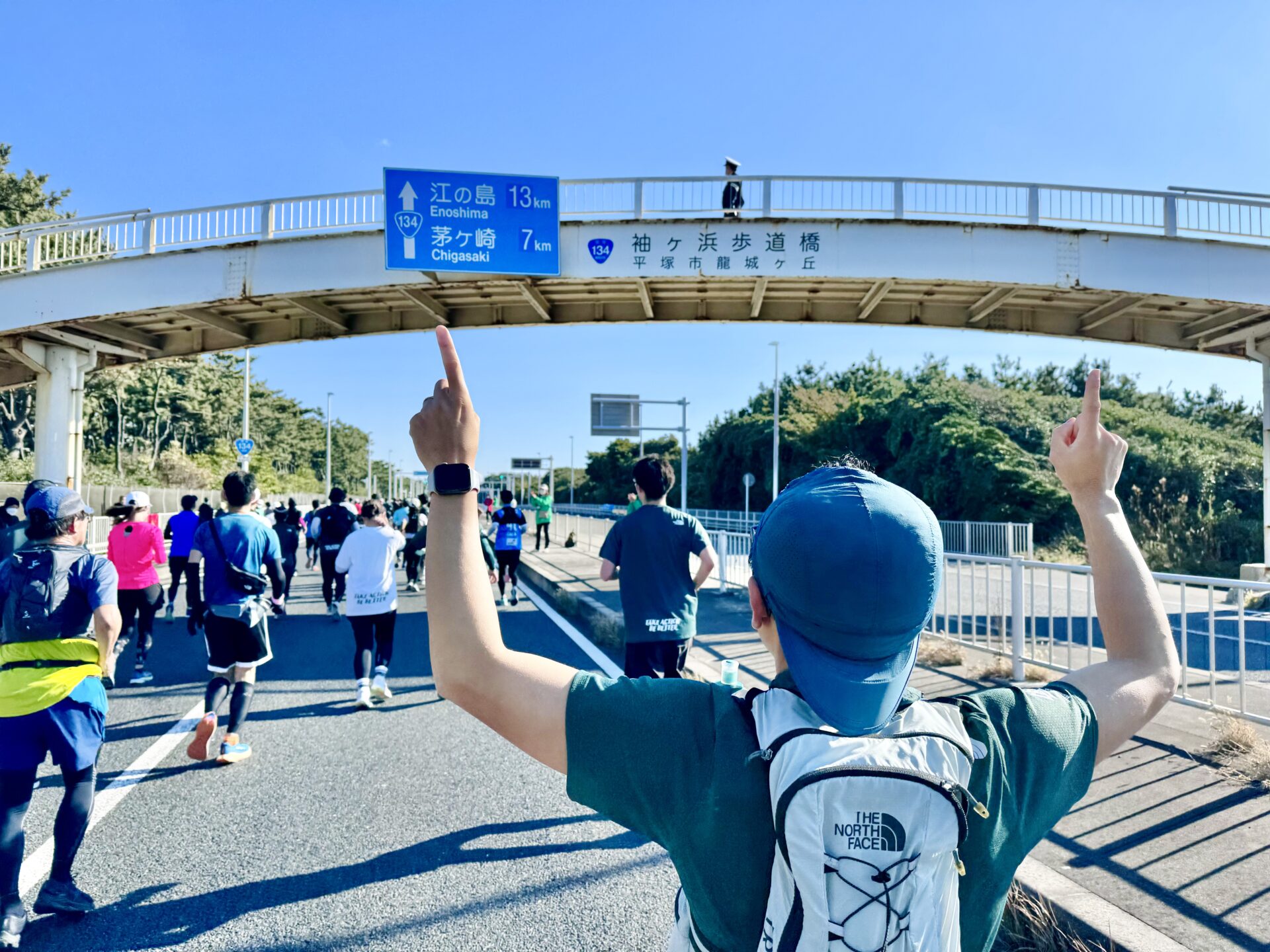 「湘南国際マラソン」江の島まで13km