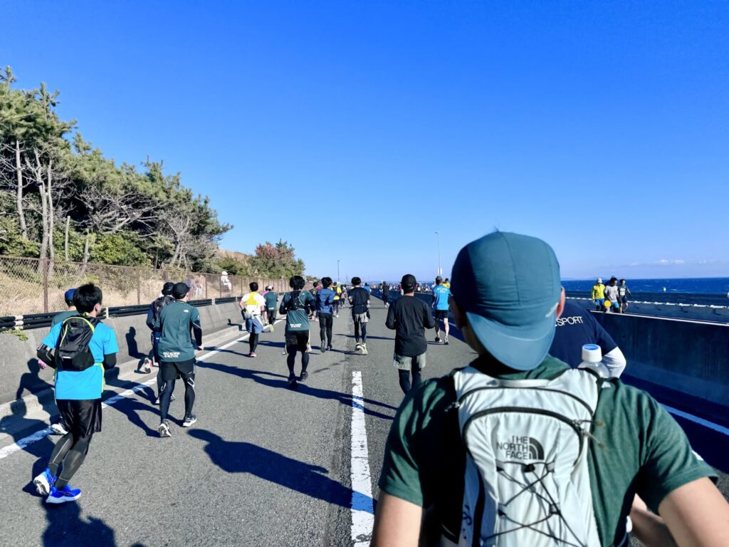 「湘南国際マラソン」ゴールまであと1km