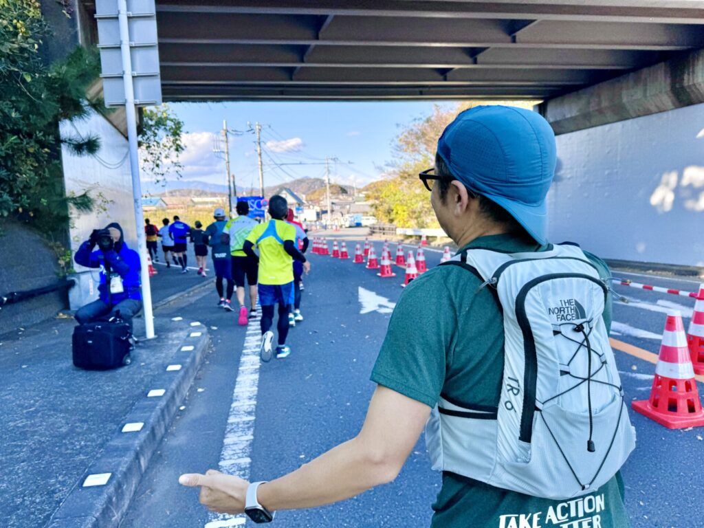 「湘南国際マラソン」写真撮影スポットではいチーズ