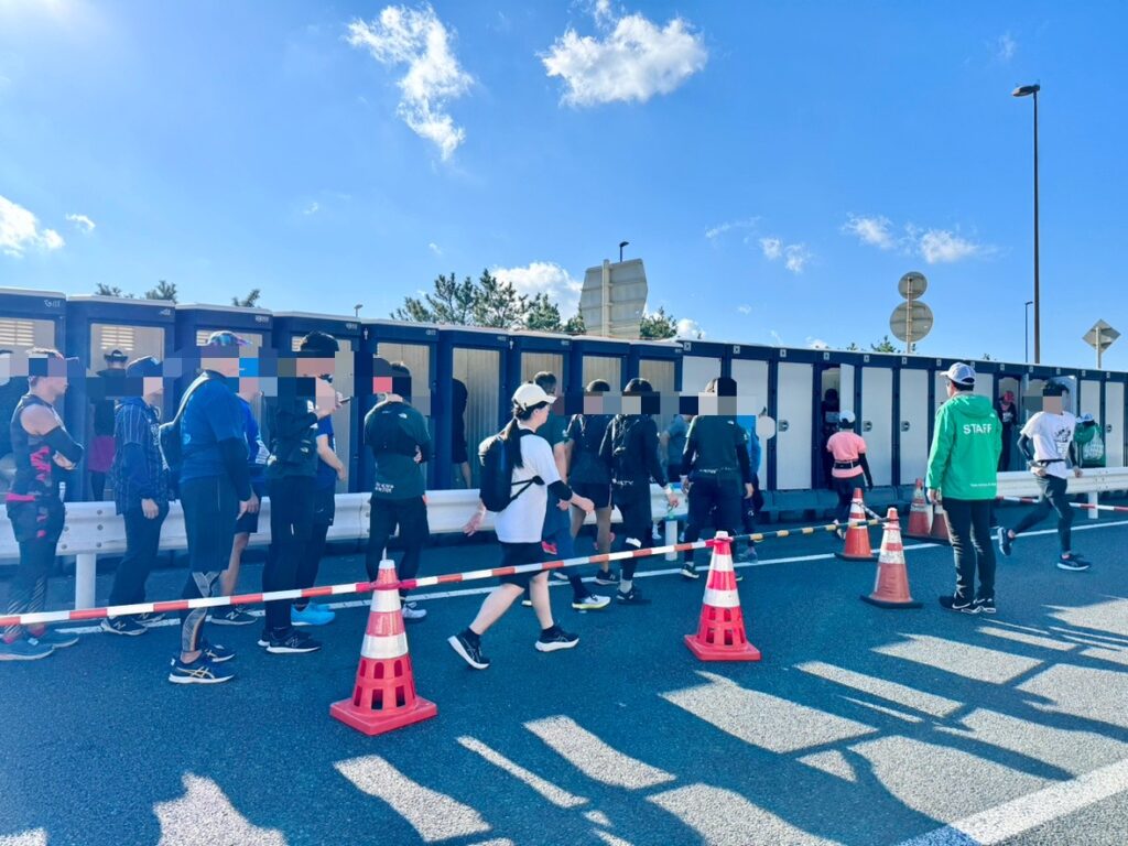 「湘南国際マラソン」トイレの行列