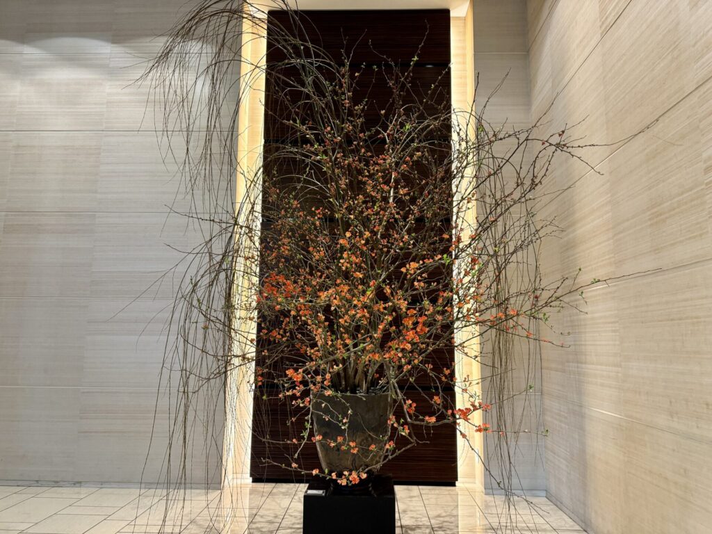 年末年始のコンラッド東京 エントランス