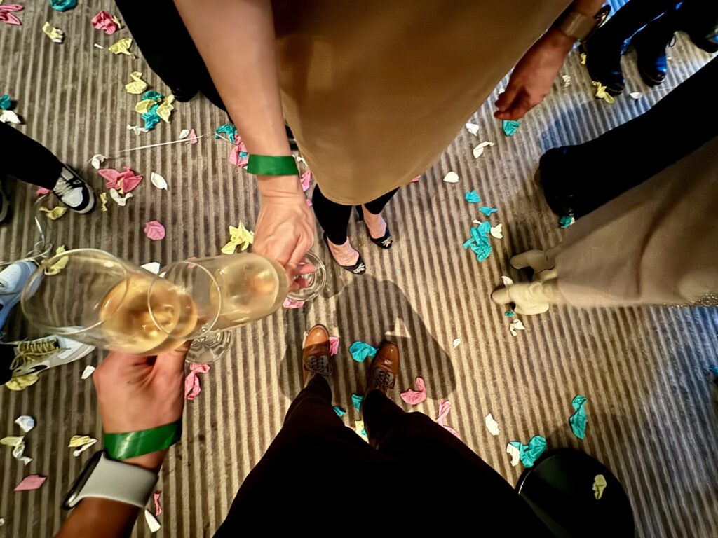 コンラッド東京 カウントダウンパーティー 夜景を見ながら乾杯