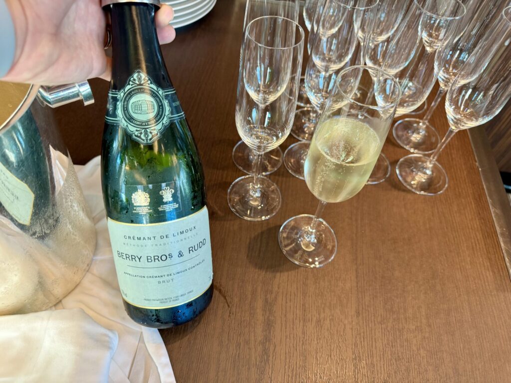 コンラッド東京 特設エグゼクティブラウンジ 朝食 スパークリング