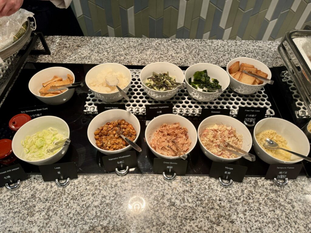ダブルツリー富山 朝食 ご当地料理 氷見うどんのトッピング