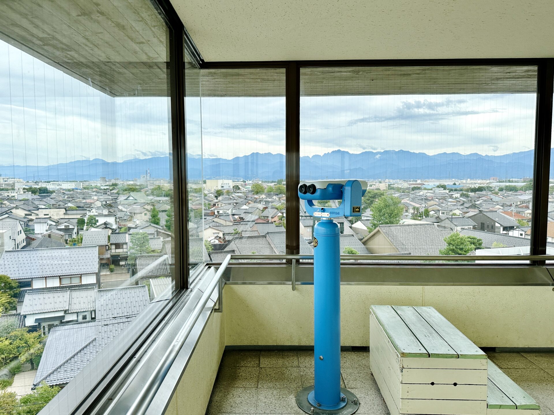 岩瀬地区 観光スポット「富山港展望台」無料の望遠鏡