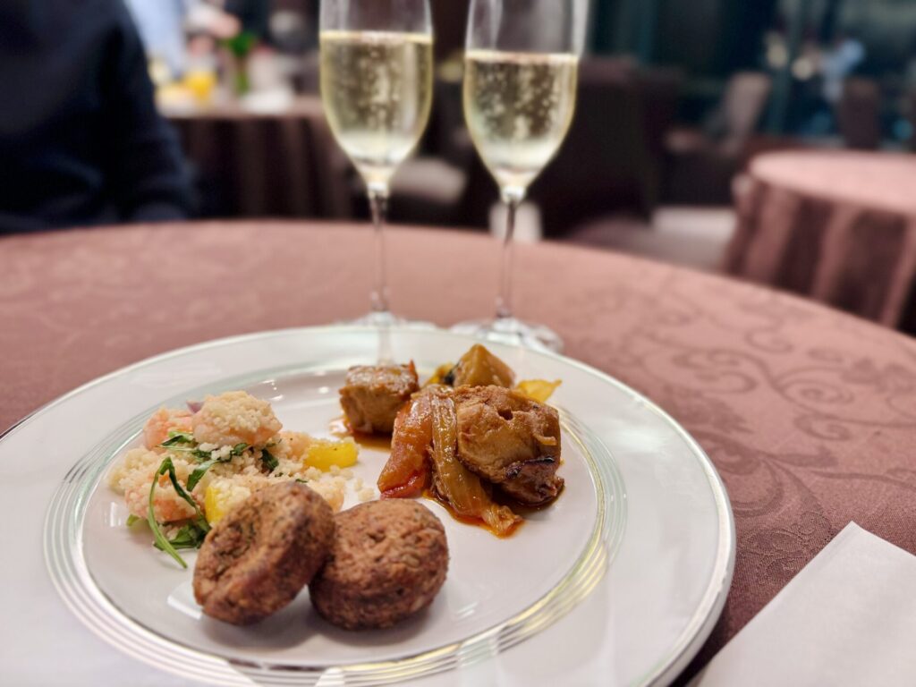 コンラッド東京 年末年始 エグゼクティブラウンジのカクテルタイム(宴会場利用)