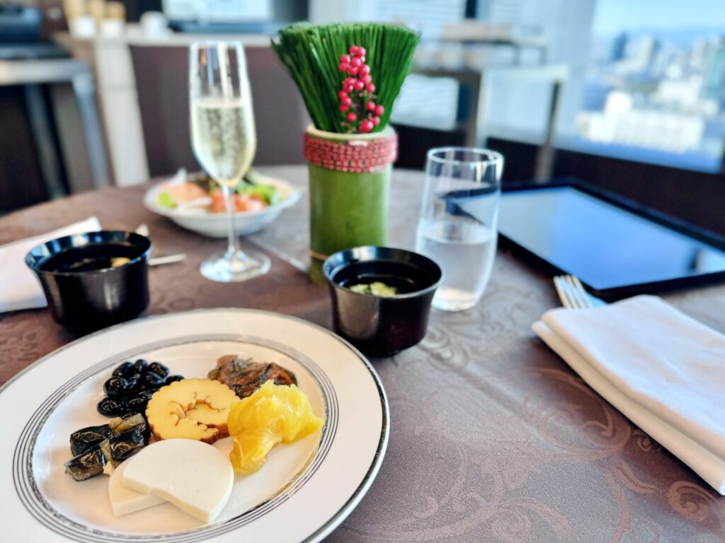 コンラッド東京 朝食 元日のおせち料理とお雑煮