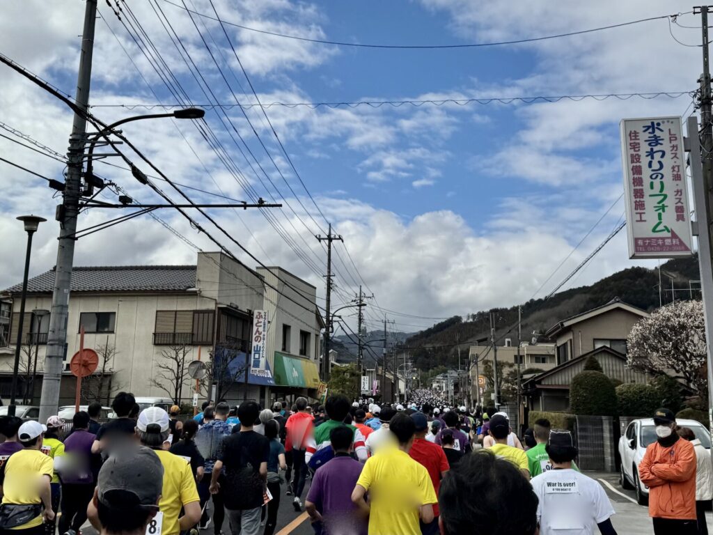 青梅マラソン 青梅駅通過