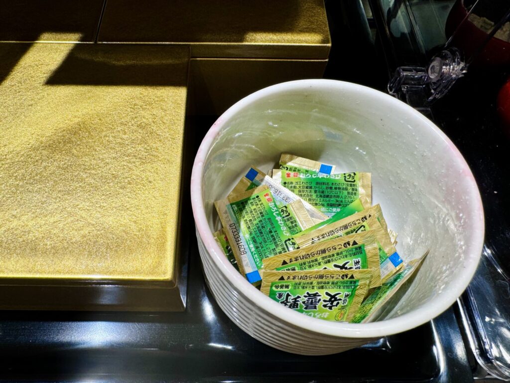 御宿 野乃浅草 別邸 朝食 海鮮玉手箱の薬味