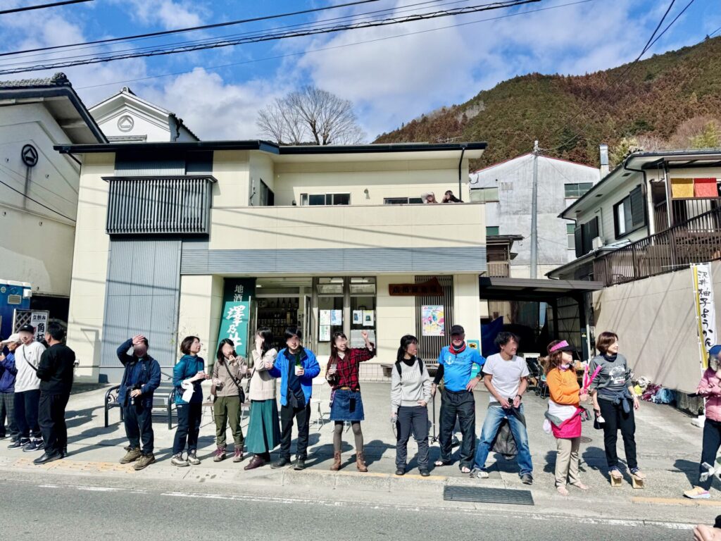 青梅マラソン 日本酒「澤乃井」小澤酒造を通過