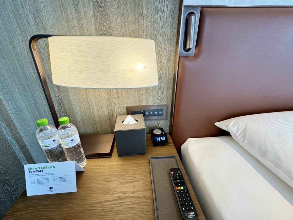 ダブルツリーbyヒルトン台北中山 コーナースイート ベッドサイド