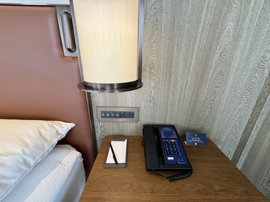 ダブルツリーbyヒルトン台北中山 コーナースイート ベッドサイド