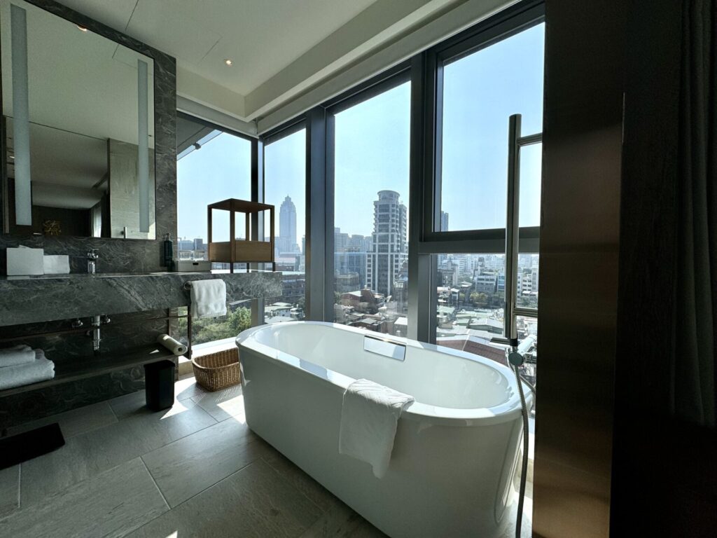 ダブルツリーbyヒルトン台北中山 コーナースイート バスルーム