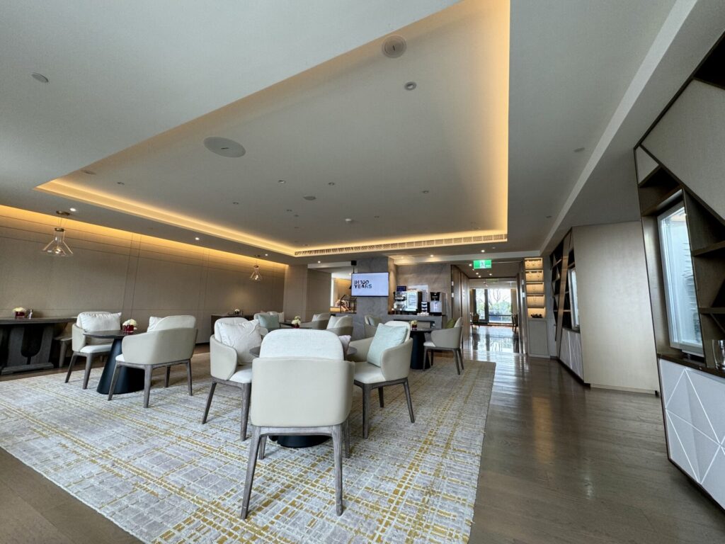 ヒルトン台北新板 エグゼクティブラウンジ テーブル席エリア