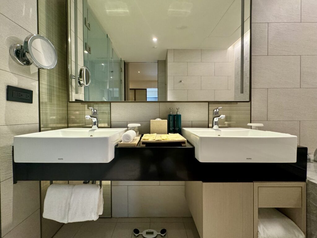 ヒルトン台北新板 デラックススイート ダブルボウル 洗面台