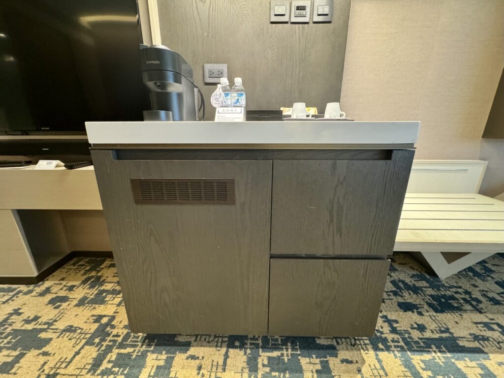 ヒルトン台北新板 デラックススイート ミニバーコーナー