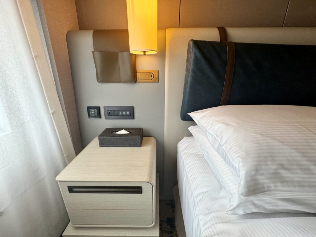 ヒルトン台北新板 デラックススイート ベッドサイド