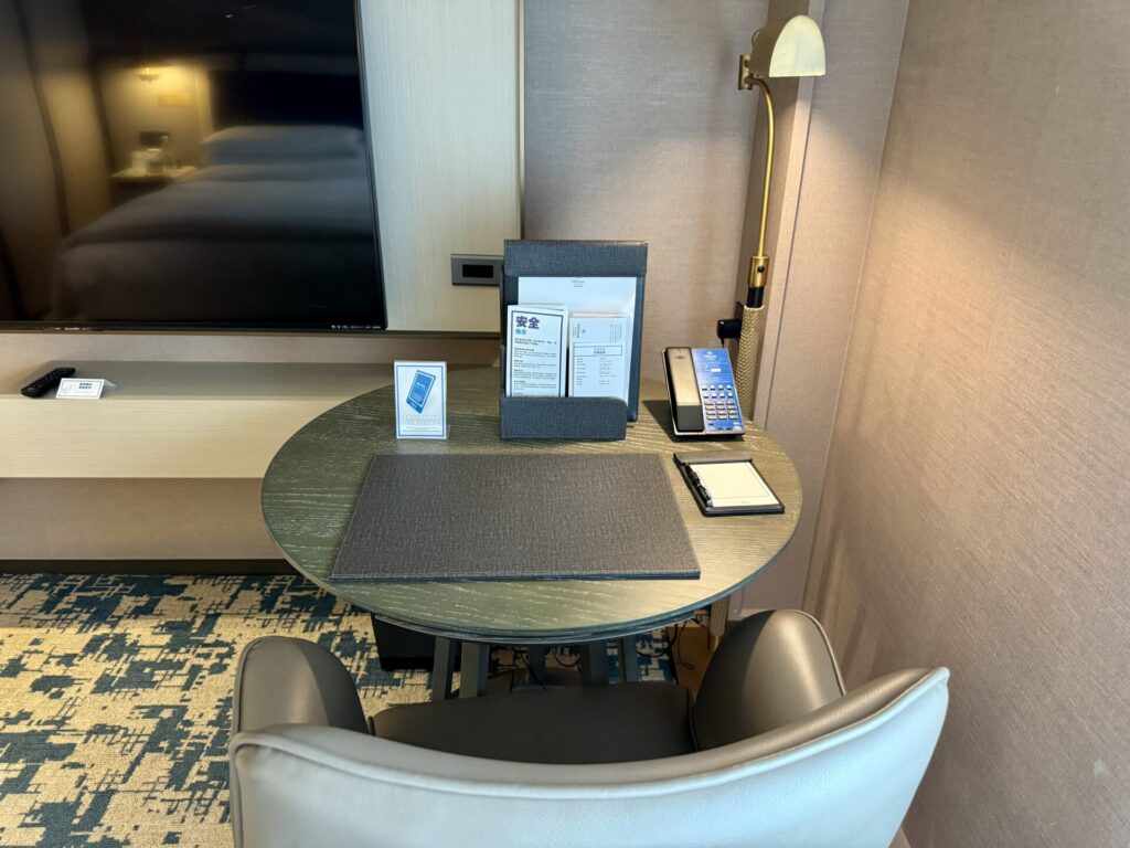 ヒルトン台北新板 デラックススイート デスク