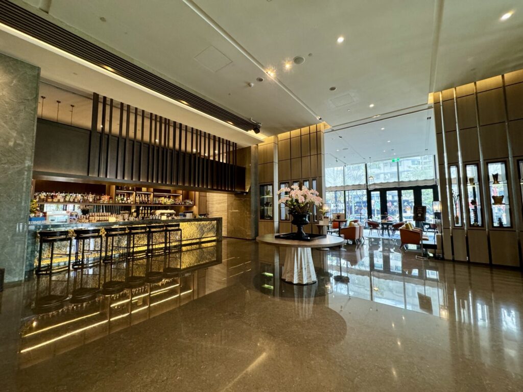 ヒルトン台北新板 ロビーバー「ソーシャビリティ」