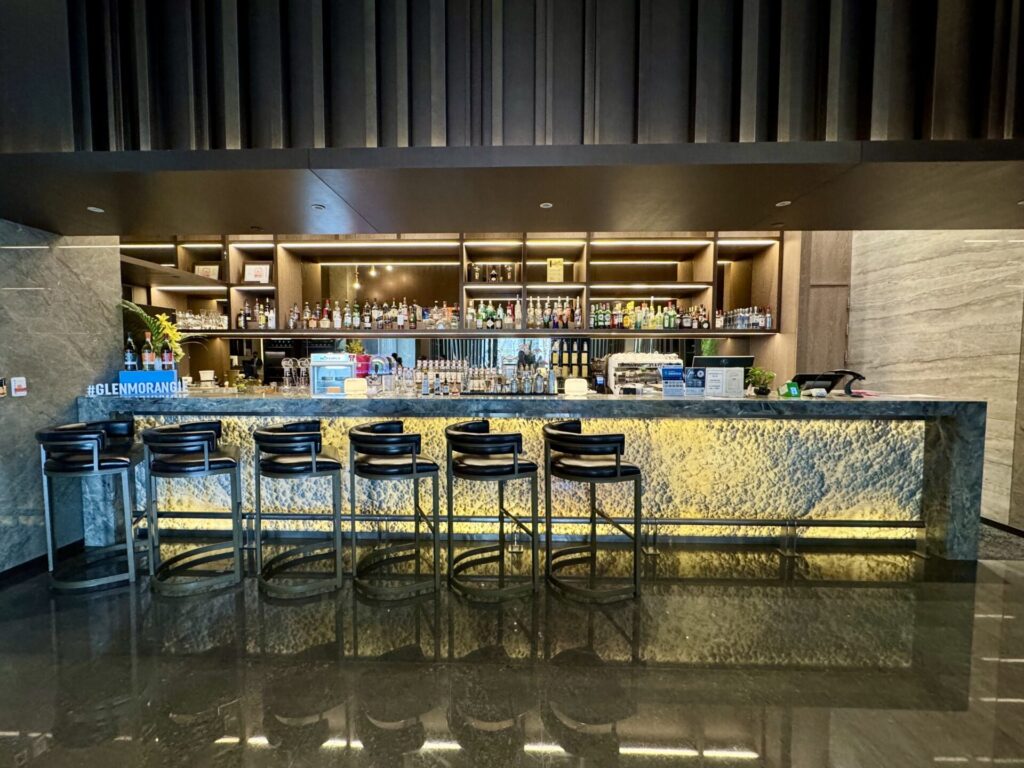 ヒルトン台北新板 ロビーバー「ソーシャビリティ」