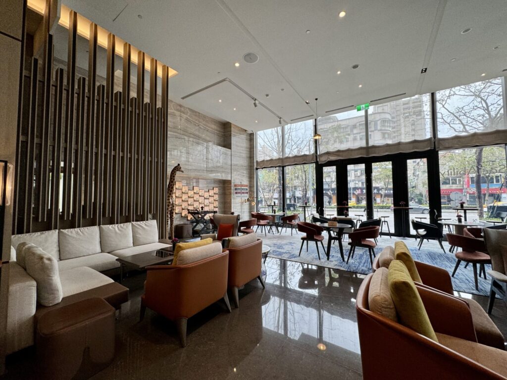 ヒルトン台北新板 ロビーバー「ソーシャビリティ」