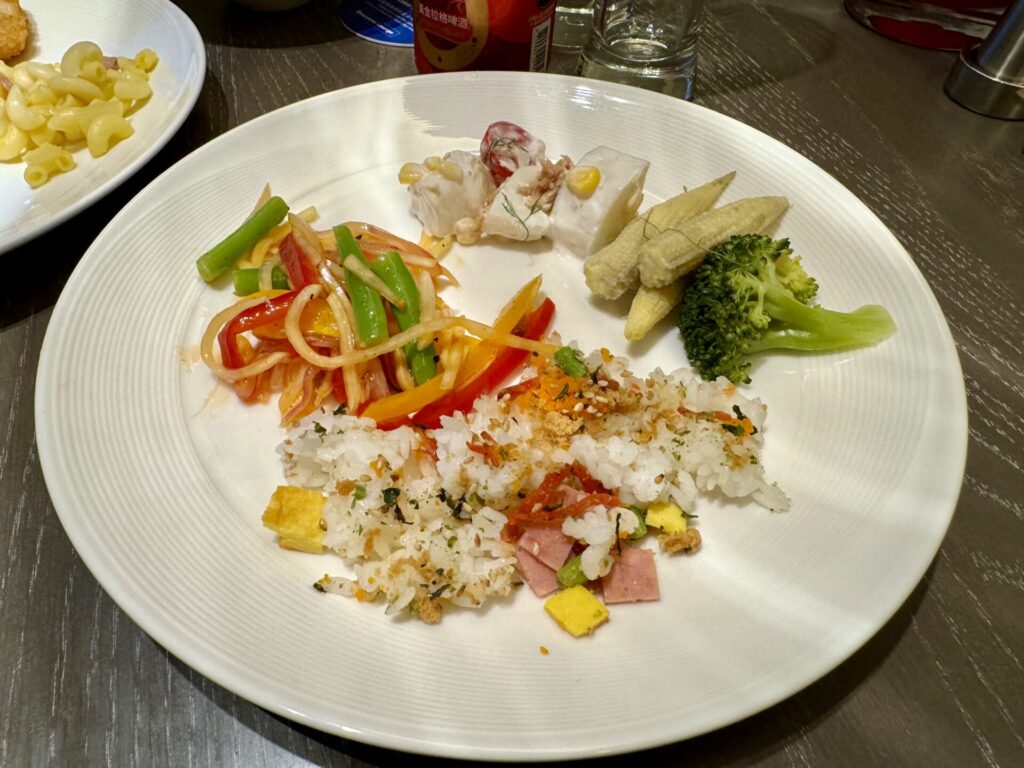 ヒルトン台北新板 エグゼクティブラウンジ イブニングカクテル 食べたもの