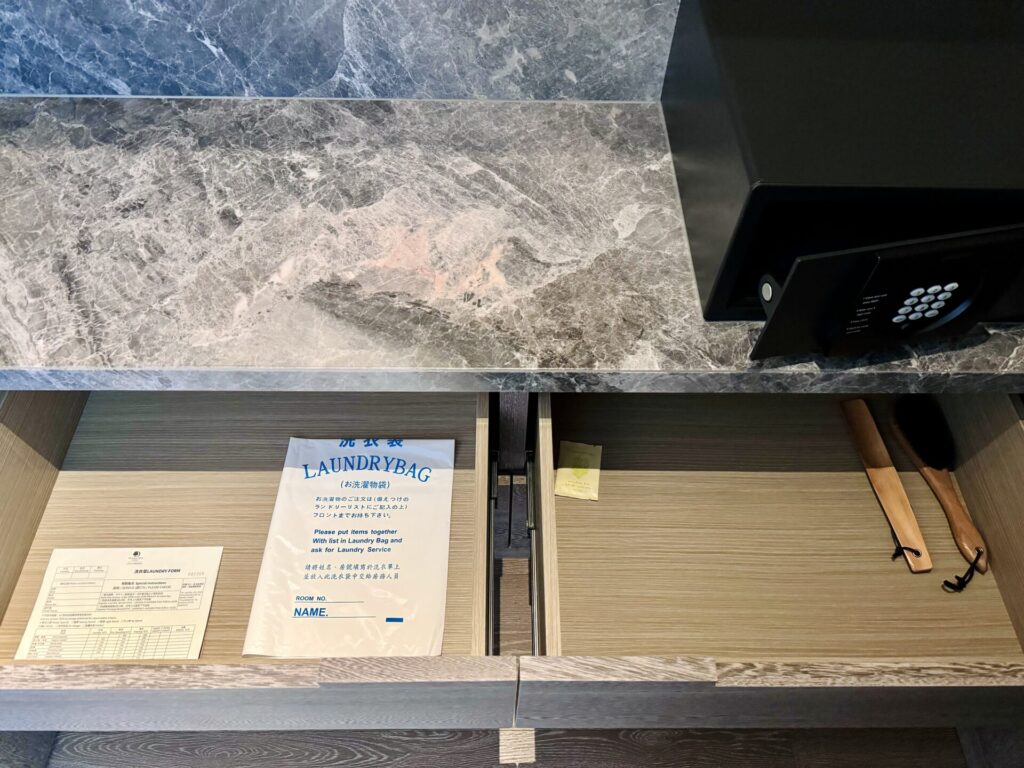 ダブルツリーbyヒルトン台北中山 クローゼットの引き出し