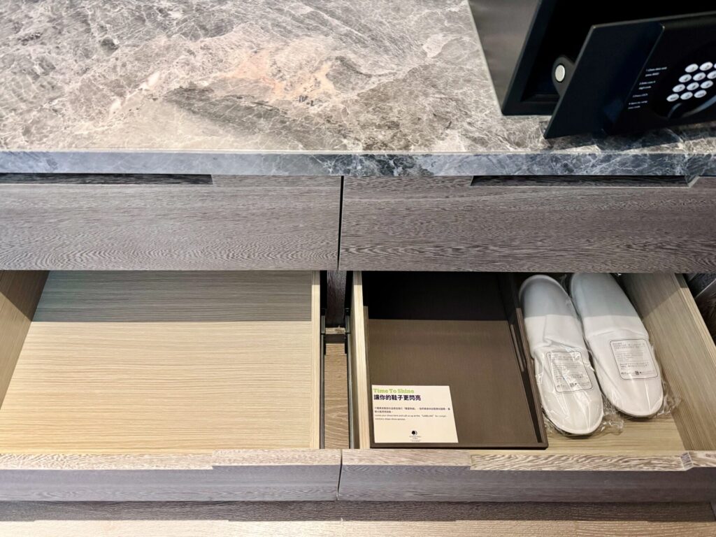 ダブルツリーbyヒルトン台北中山 クローゼットの引き出し