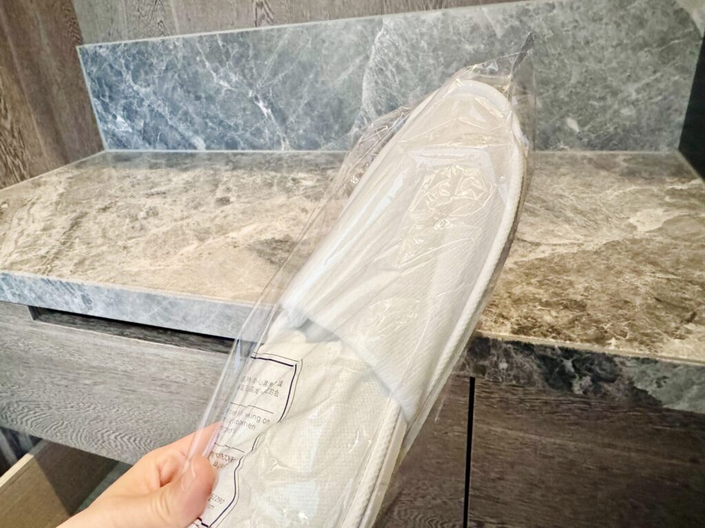 ダブルツリーbyヒルトン台北中山 クローゼットのスリッパ