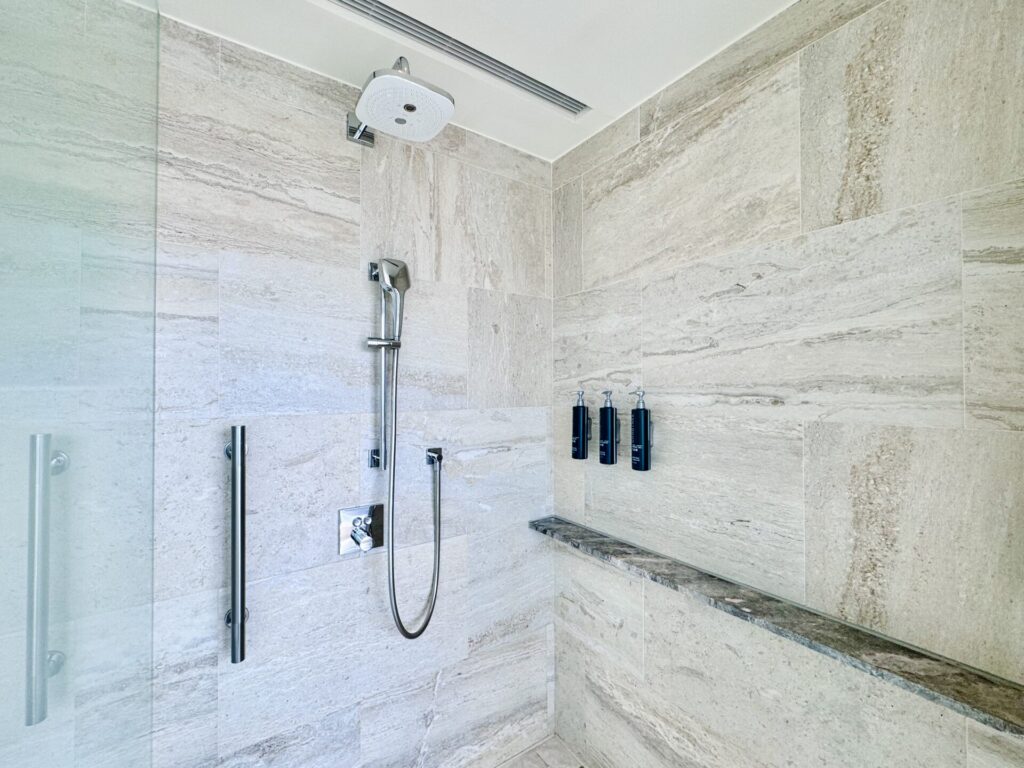 ダブルツリーbyヒルトン台北中山 コーナースイート シャワールーム