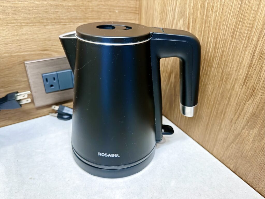 ダブルツリー台北中山 ミニバーの電気ケトル