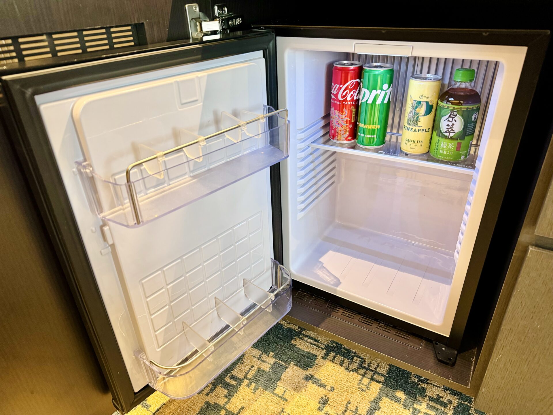 ヒルトン台北新板 デラックススイート ミニバーの冷蔵庫