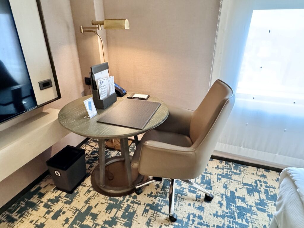 ヒルトン台北新板 デラックススイート デスク