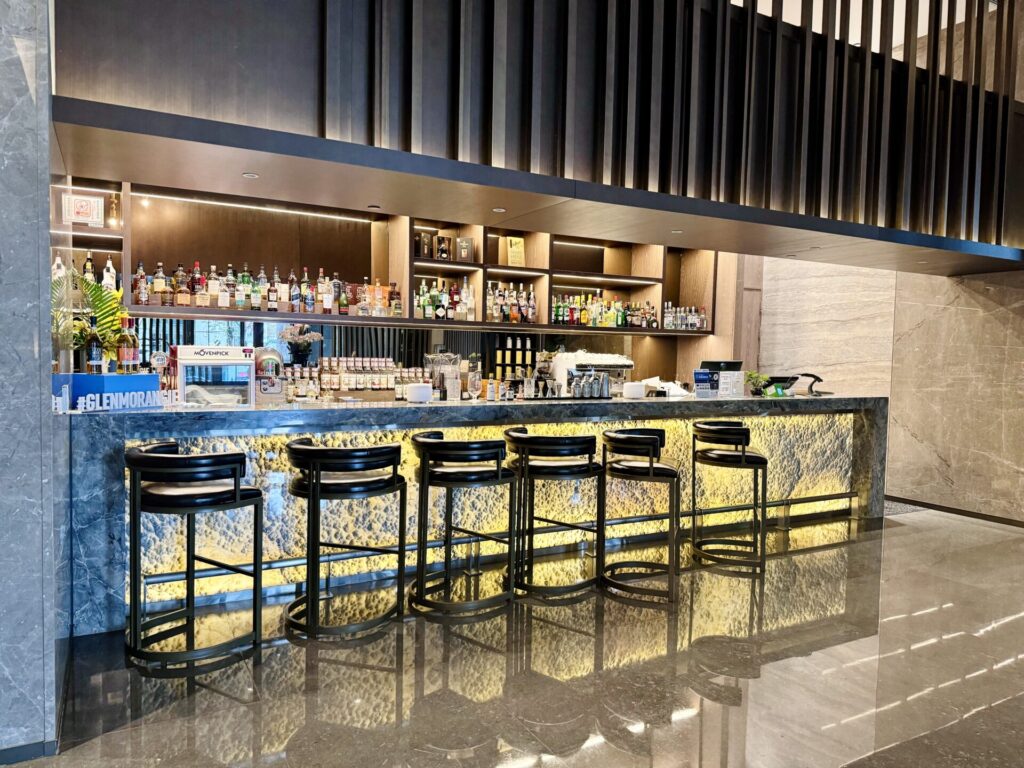 ヒルトン台北新板 ロビーバー「ソーシャビリティ」