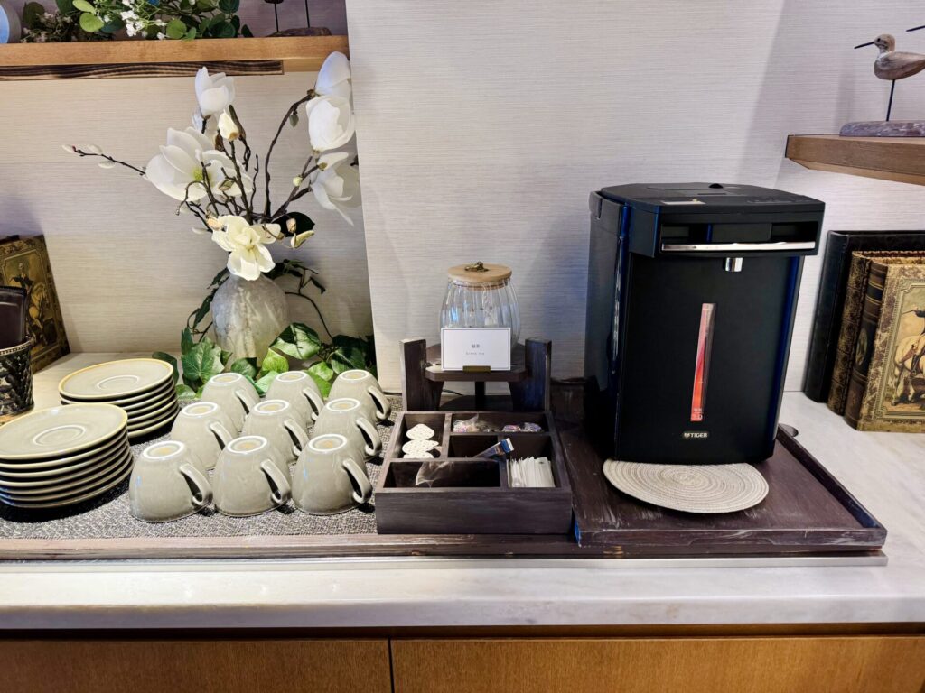 「bar hotel 箱根香山」ラウンジ