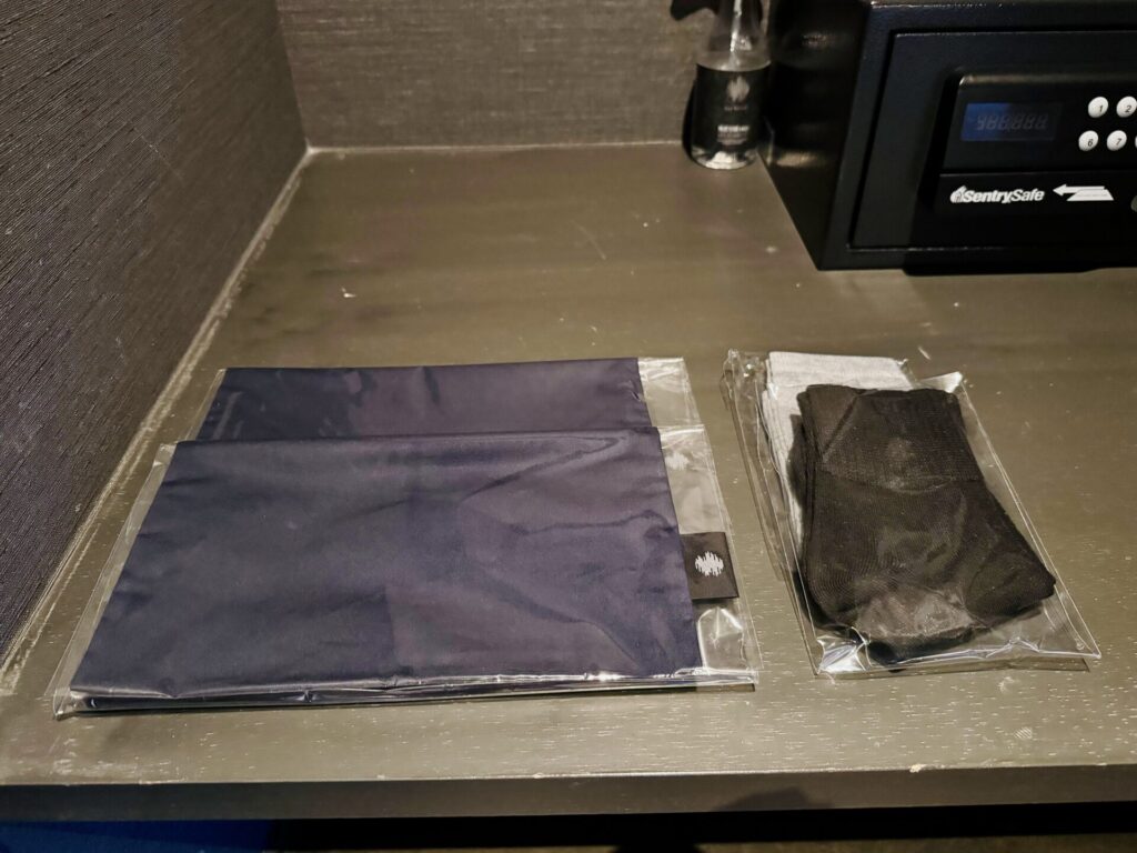 「bar hotel 箱根香山」巾着と靴下