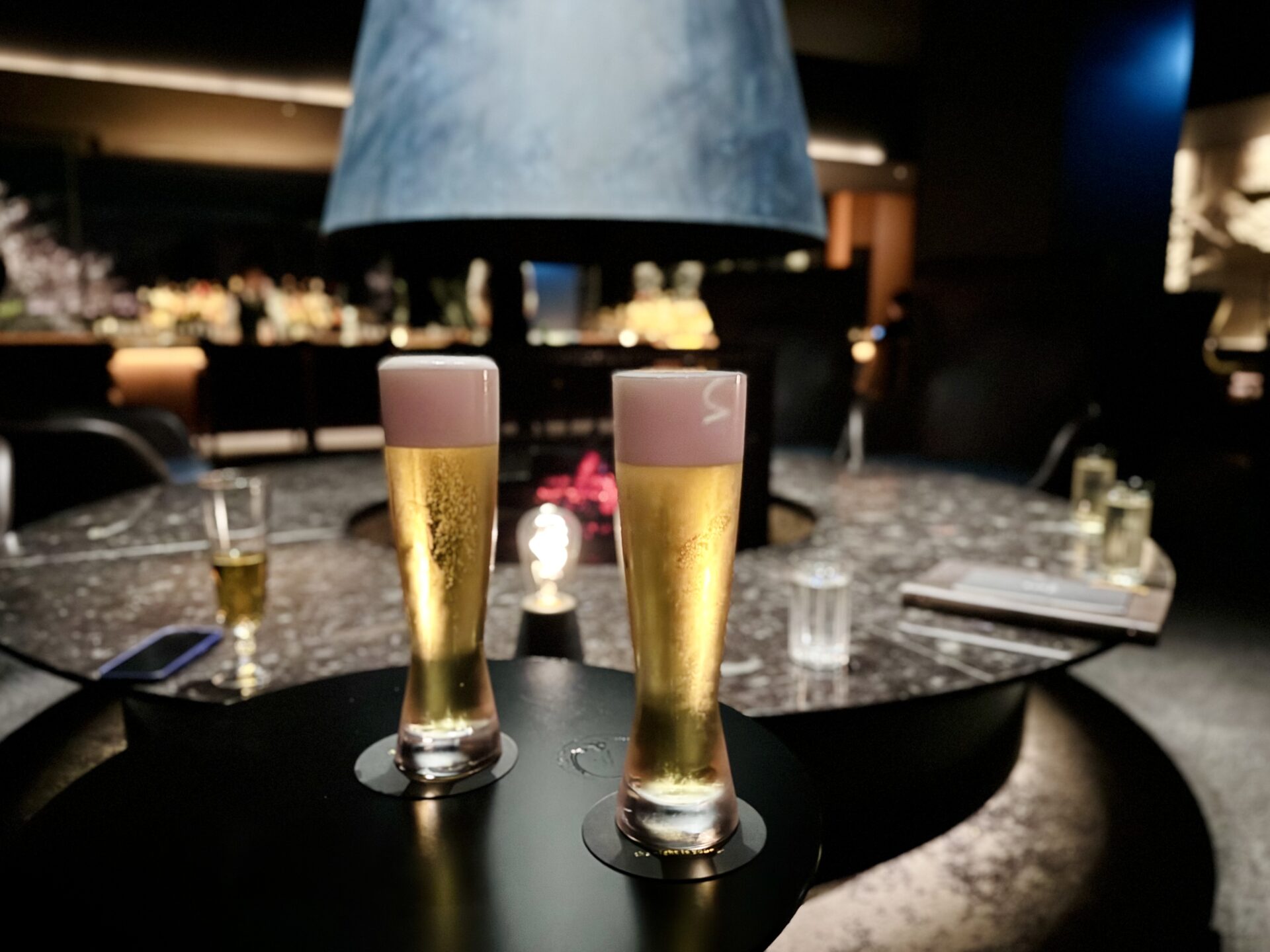 「bar hotel 箱根香山」暖炉席で生ビール