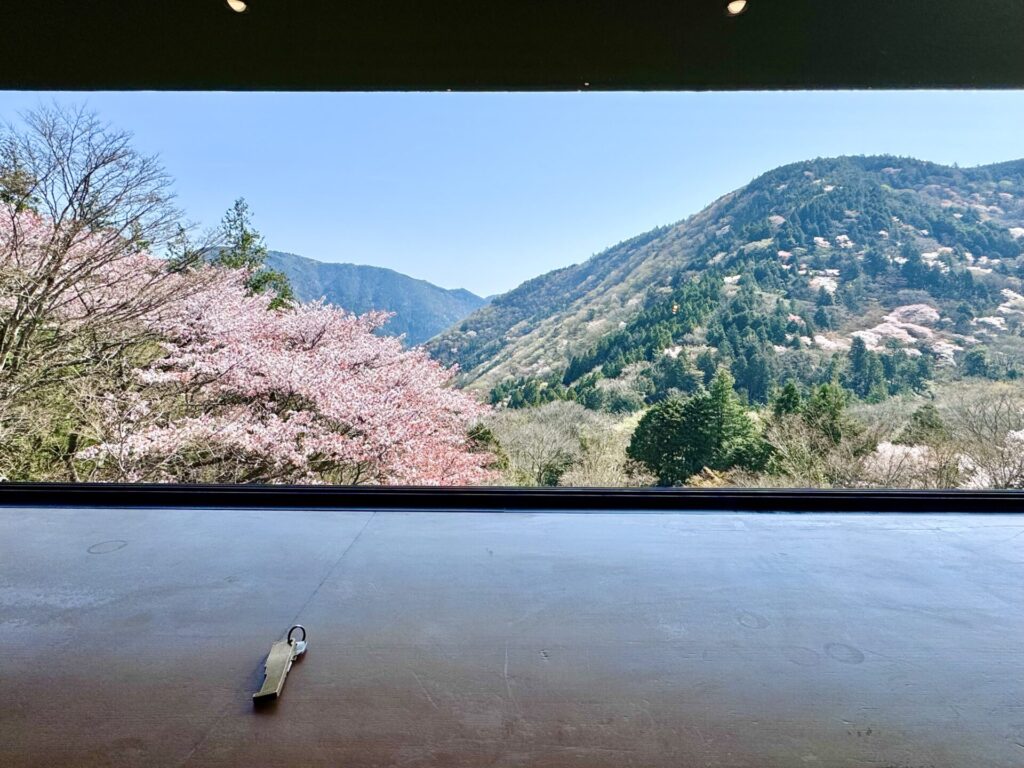 「bar hotel 箱根香山」ラウンジ(朝食会場)の様子