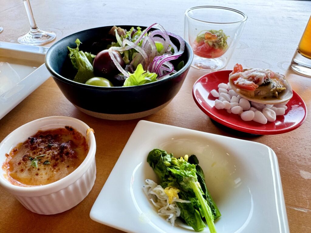 「bar hotel 箱根香山」ラウンジ 朝食