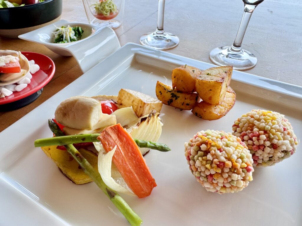 「bar hotel 箱根香山」ラウンジ 朝食