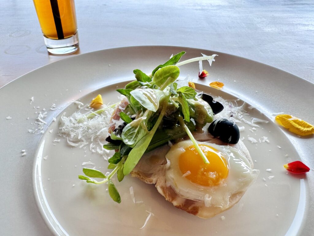 「bar hotel 箱根香山」ラウンジ 朝食