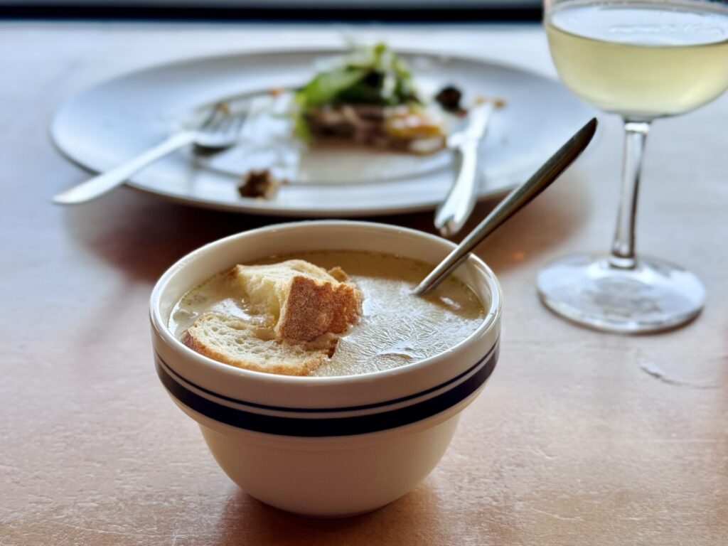 「bar hotel 箱根香山」ラウンジ 朝食